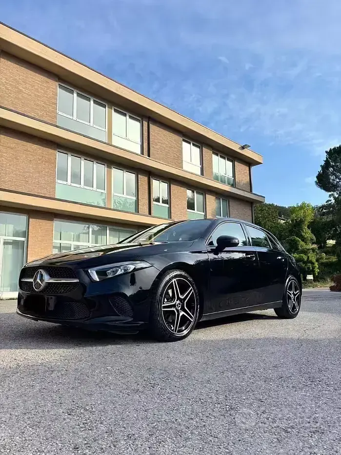 Usata Mercedes A180 136 CV (100 kW) 2020 Nero Berlina