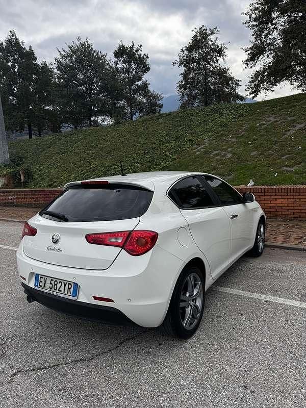 Usata Alfa Romeo Giulietta Distinctive 105 CV (77 kW) 2014 Utilitaria