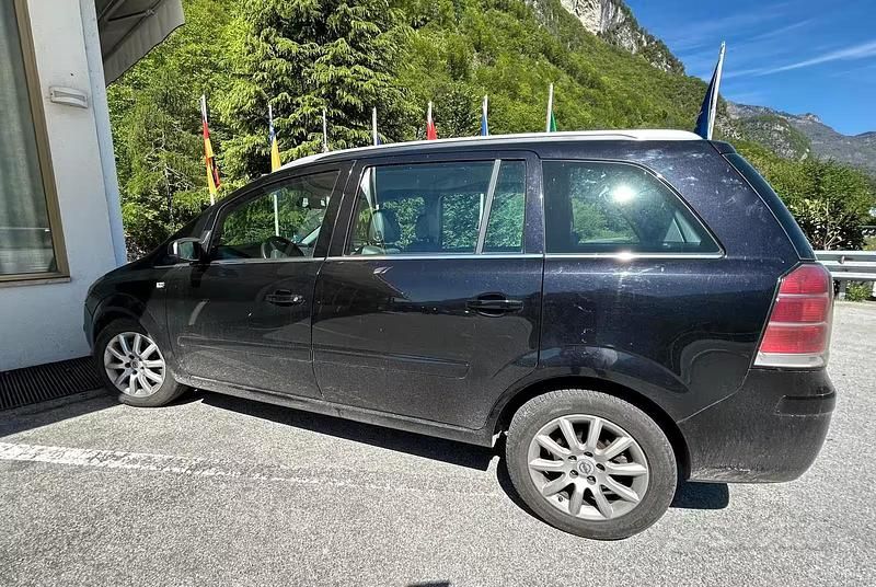 Usata Opel Zafira 2006 Nero Monovolume