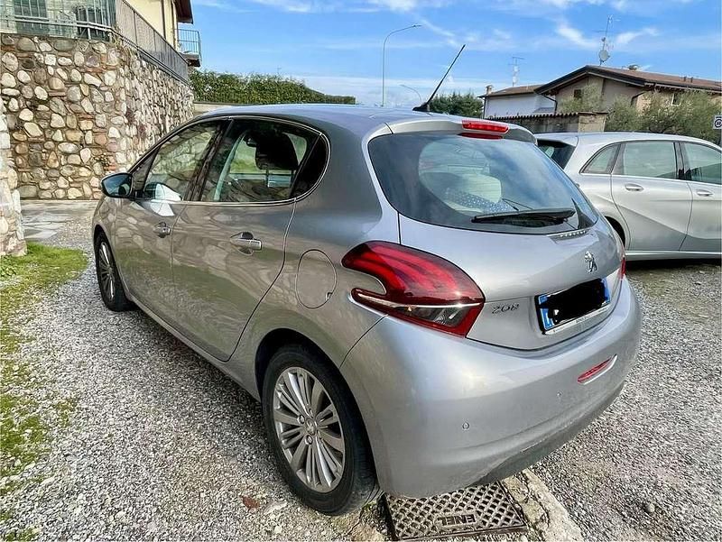 Usata Peugeot 208 Active 101 CV (74 kW) 2019 Utilitaria
