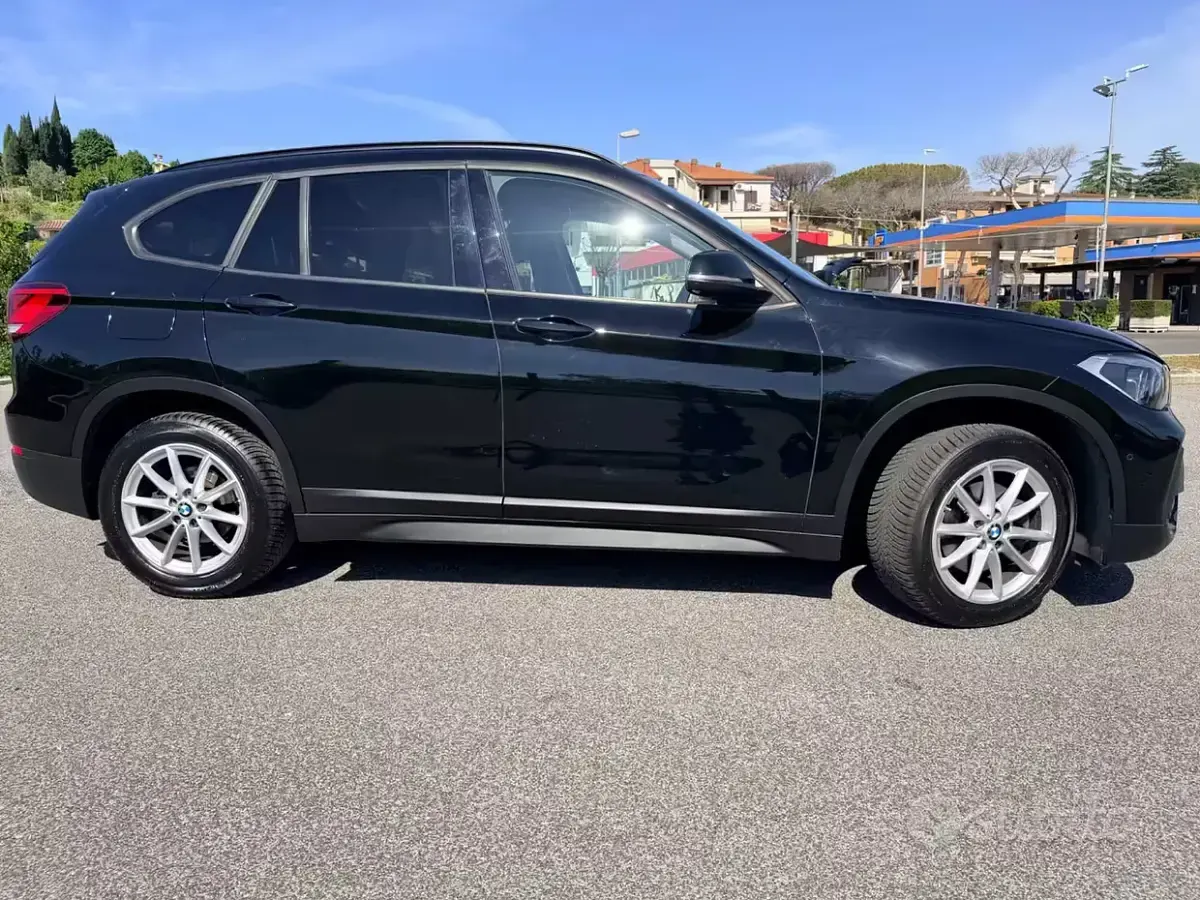 Usado BMW X1 Advantage 150 HP (110 kW) 2020 Preto SUV