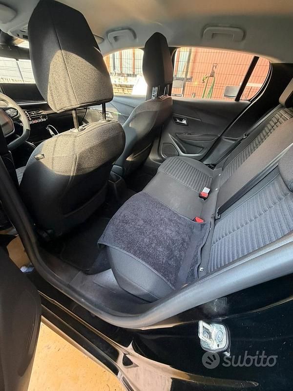 Usata Peugeot 208 Active 75 CV (55 kW) 2024 Nero Utilitaria