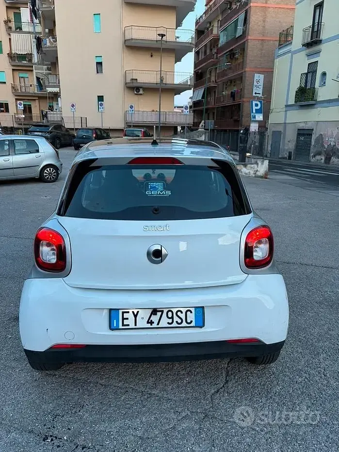 Usata Smart ForFour 71 CV (52 kW) 2015 Bianco Utilitaria