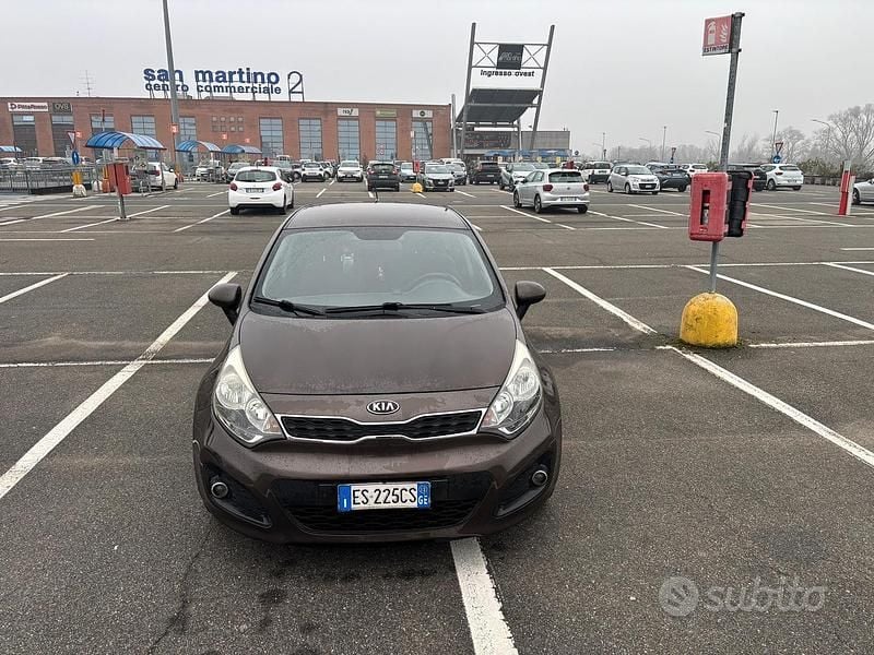 Usata Kia Rio 2013 Marrone Berlina