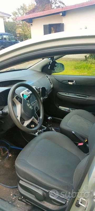 Usata Hyundai i20 85 CV (62 kW) 2012 Grigio Berlina