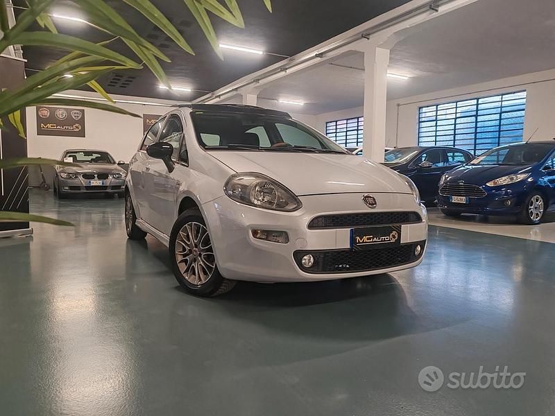 Grigio Usata 2012 Fiat Punto Lounge Tre volumi | 5990 € (Molto cara) - Immagine 1/4
