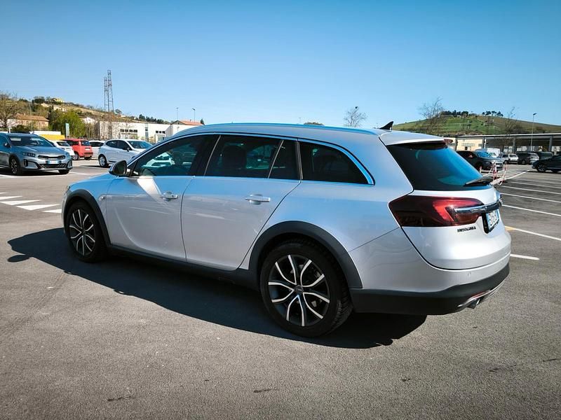 Usata Opel Insignia Country Tourer 163 CV (119 kW) 2015 Grigio Station wagon