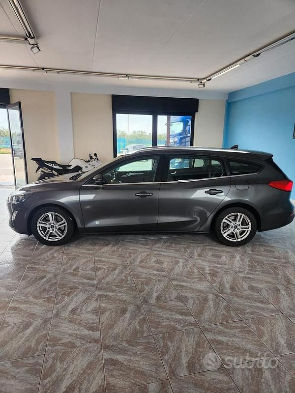 Usata Ford Focus Business Edition 120 CV (88 kW) 2020 Grigio Station wagon