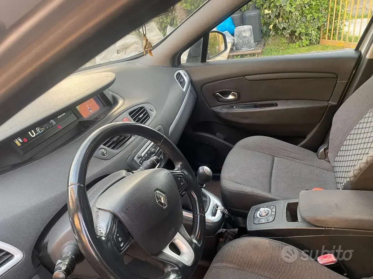 Usata Renault Scenic E-Tech 130 CV (95 kW) 2010 Grigio Monovolume