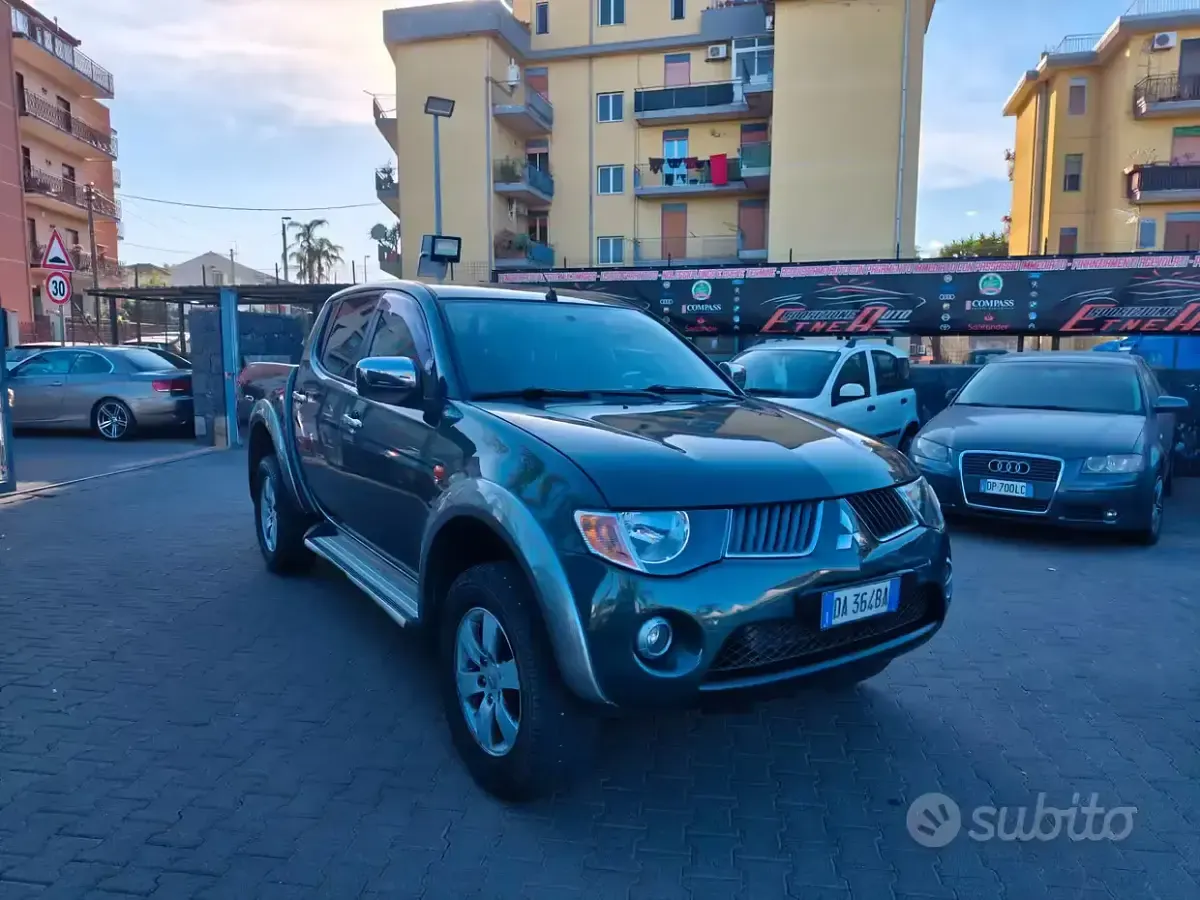 Usata Mitsubishi L200 Intense 136 CV (100 kW) 2007 Verde Pick-up