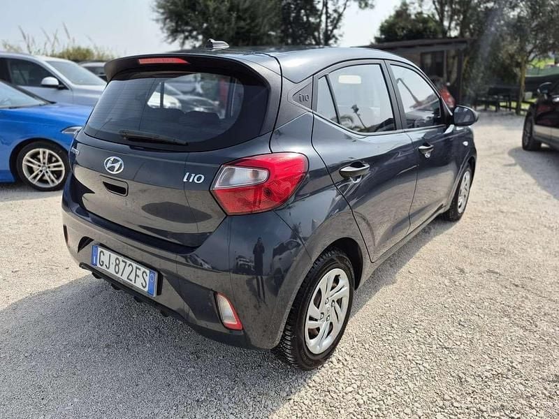 Usata Hyundai i10 Advanced Plus 67 CV (49 kW) 2022 Grigio Utilitaria