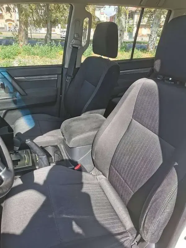 Usata Mitsubishi Pajero Intense 190 CV (139 kW) 2016 Bianco SUV