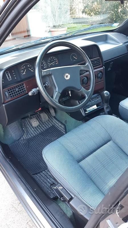 Usata Lancia Dedra 88 CV (64 kW) 1992 Grigio Berlina