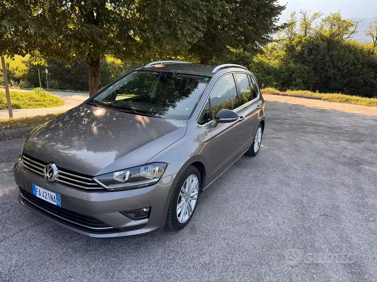 Usata VW Golf Sportsvan Highline 110 CV (80 kW) 2015 Grigio Monovolume