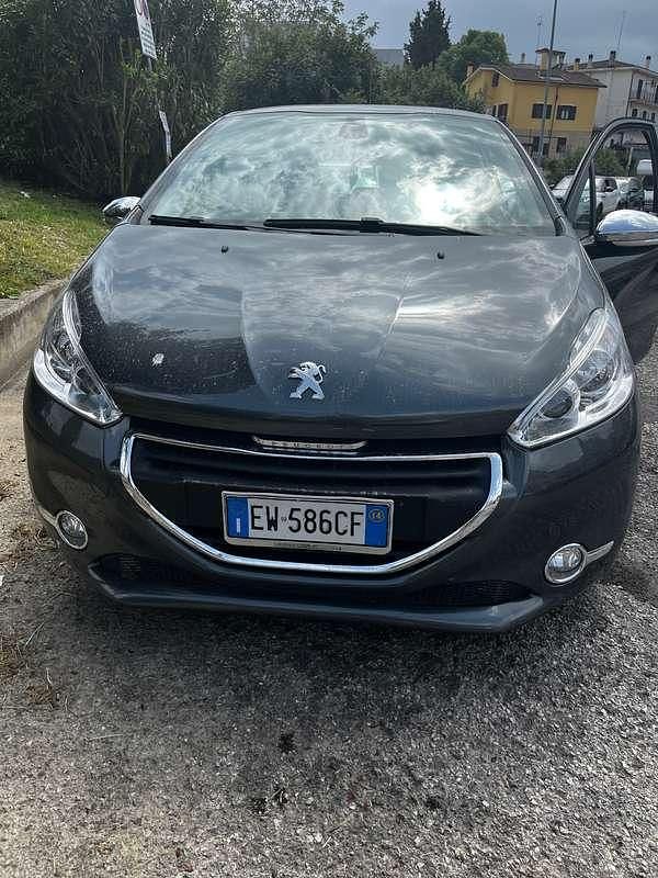 Usata Peugeot 208 Allure 92 CV (67 kW) 2014 Grigio Utilitaria