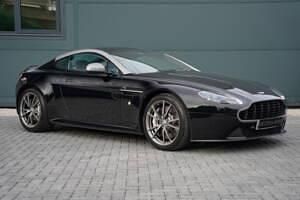 Nero Usata 2016 Aston Martin V8 Vantage Coupé | 63.134 € - Immagine 1/4
