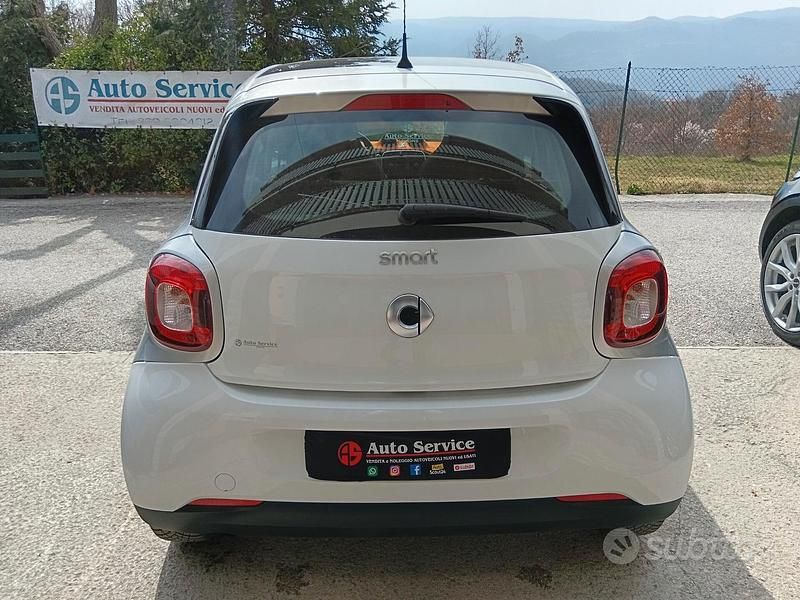 Usata Smart ForFour Passion 71 CV (52 kW) 2015 Bianco Utilitaria