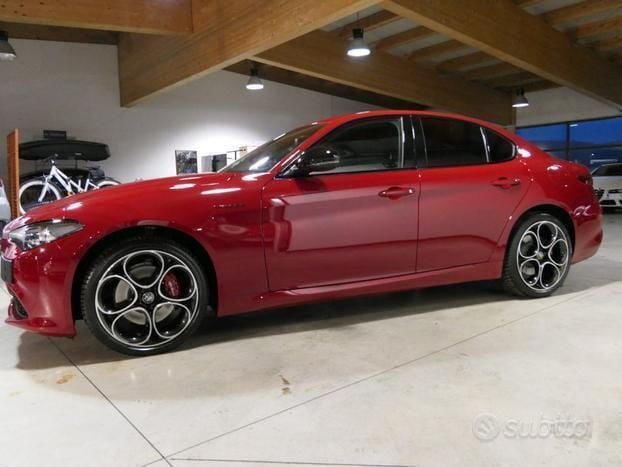 Rosso Usata 2023 Alfa Romeo Giulia Veloce Tre volumi | 42.900 € (Cara) - Immagine 1/4