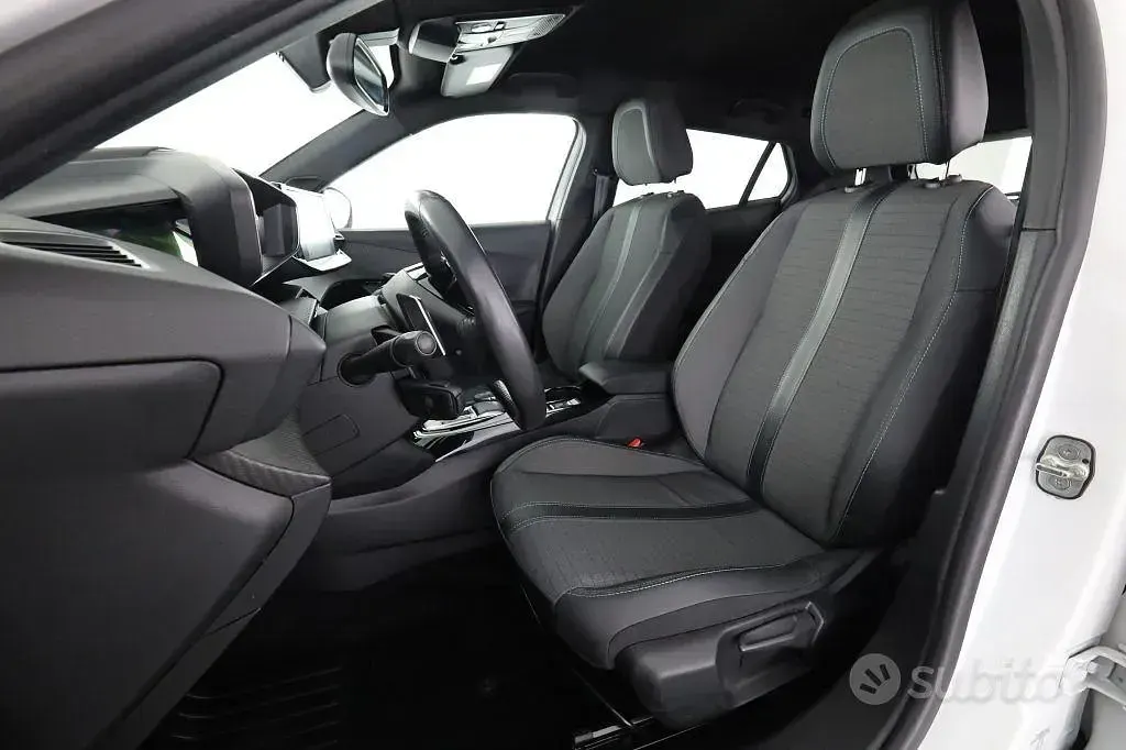 Usata Peugeot 2008 Allure 131 CV (96 kW) 2023 Bianco SUV