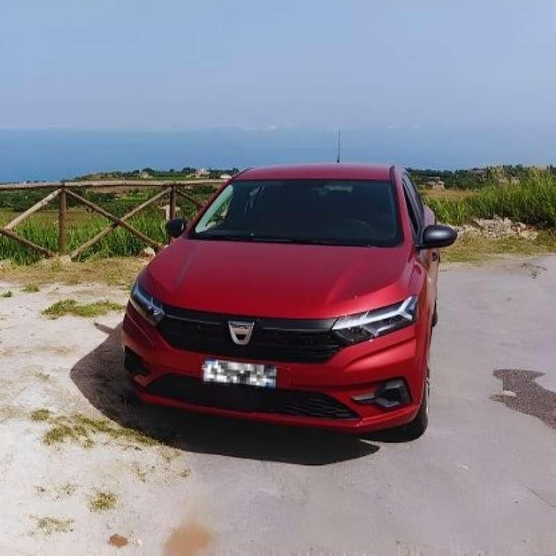 Rosso Usata 2022 Dacia Sandero Essentiel Tre volumi | 8900 € (Ottimo prezzo) - Immagine 1/1