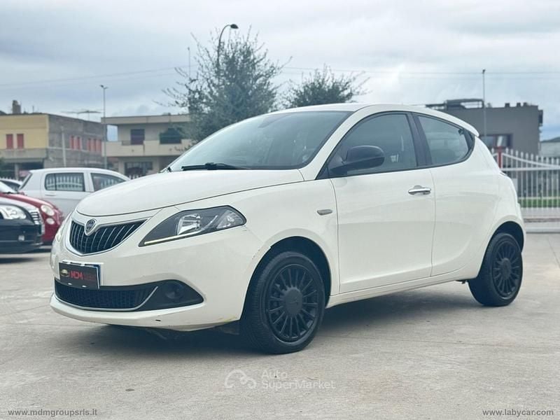 Bianco Usata 2022 Lancia Ypsilon Gold Utilitaria | 8500 € (Super prezzo) - Immagine 1/4