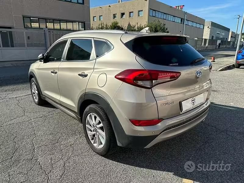 Usata Hyundai Tucson Xpossible 185 CV (136 kW) 2016 Grigio SUV
