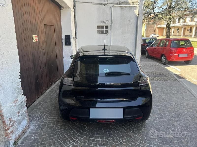 Usata Peugeot 208 Active 75 CV (55 kW) 2024 Nero Utilitaria