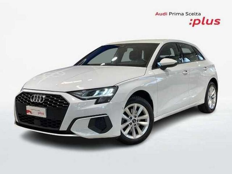 Begagnad Audi A3 Sportback Business 116 HK (85 kW) 2023 Vit Halvkombi