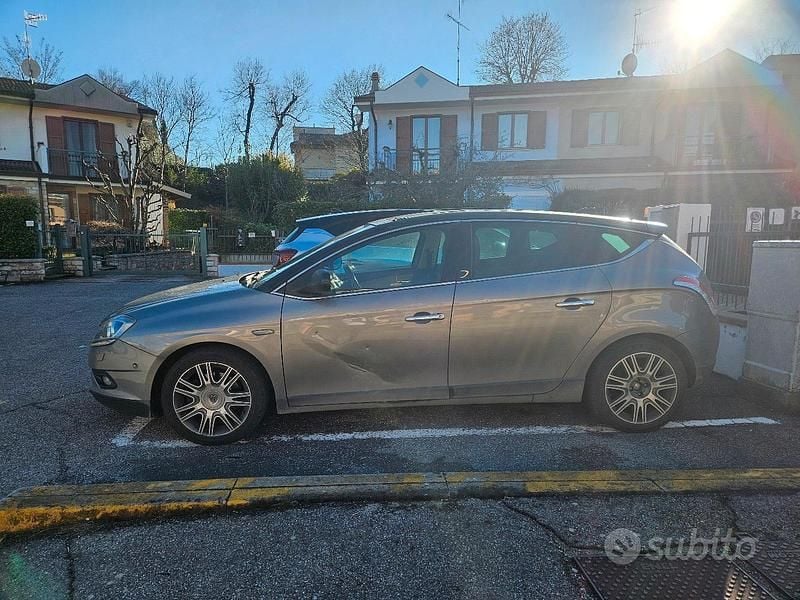 Usata Lancia Delta Platinum 190 CV (139 kW) 2010 Grigio Utilitaria