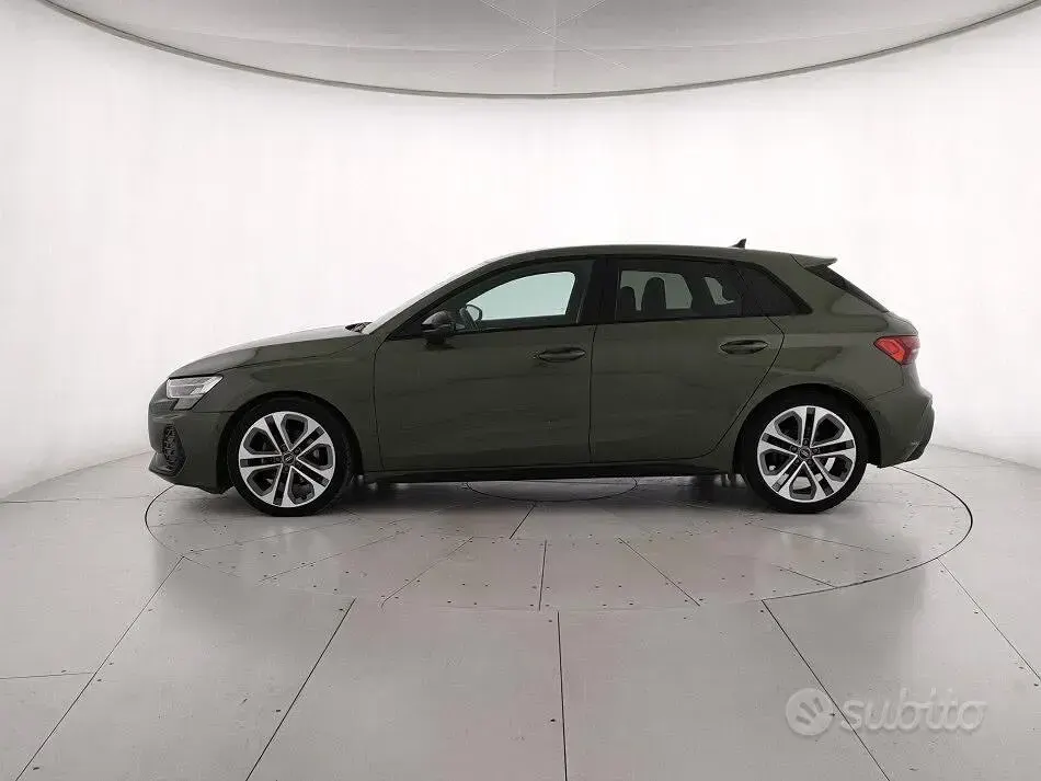 Usata Audi A3 S-Line 150 CV (110 kW) 2025 Verde district metallizzato Berlina