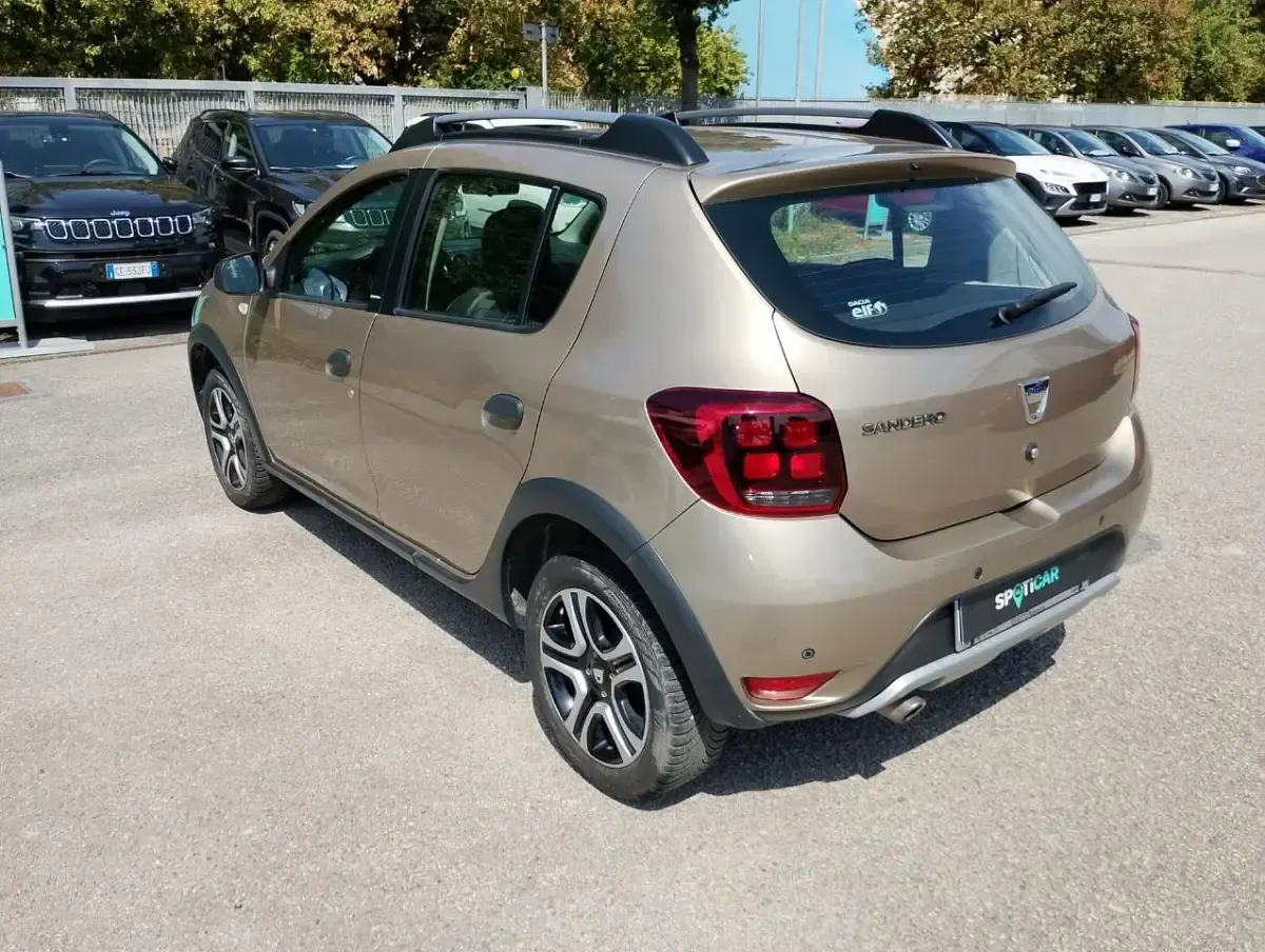 Usata Dacia Logan Comfort 90 CV (66 kW) 2018 Grigio Berlina