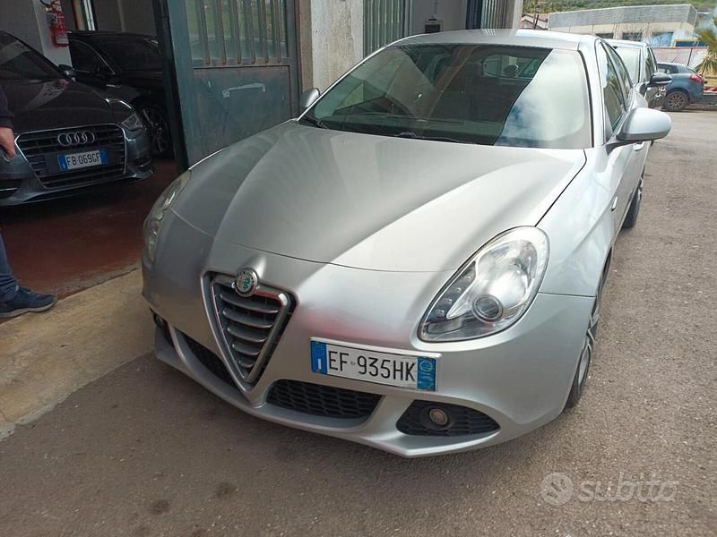 Usata Alfa Romeo Giulietta Distinctive 170 CV (125 kW) 2011 Grigio Utilitaria