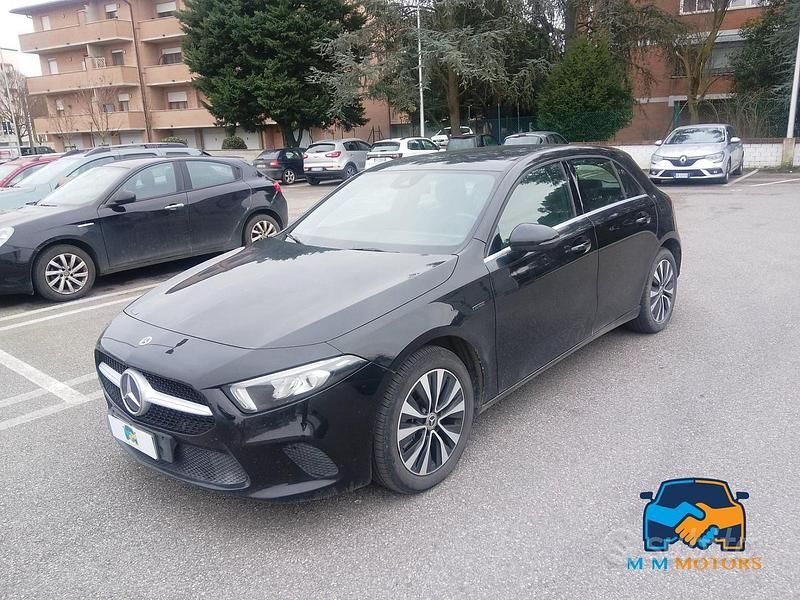 Usata Mercedes A250 Premium 160 CV (117 kW) 2021 Nero Berlina