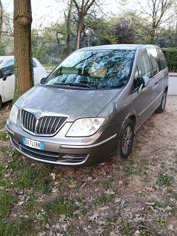 Usata Lancia Phedra 170 CV (125 kW) 2009 Giallo Monovolume