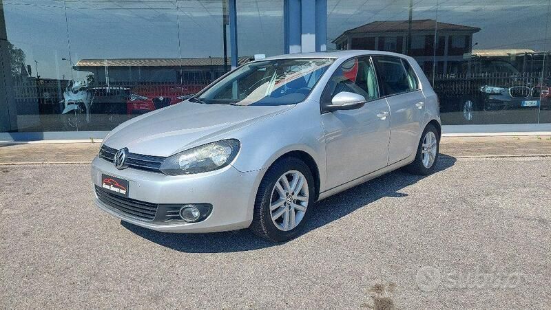 Grigio Usata 2009 VW Golf VI Highline Tre volumi | 6500 € (Cara) - Immagine 1/4