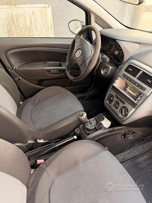 Usata Fiat Punto 74 CV (54 kW) 2012 Blu Utilitaria