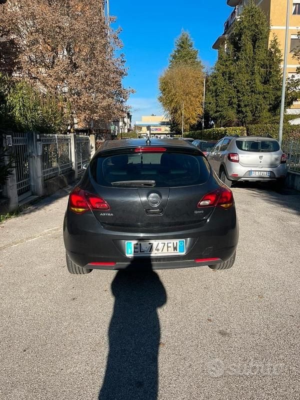 Occasion Opel Astra 101 ch (74 kW) 2012 Noir Berline