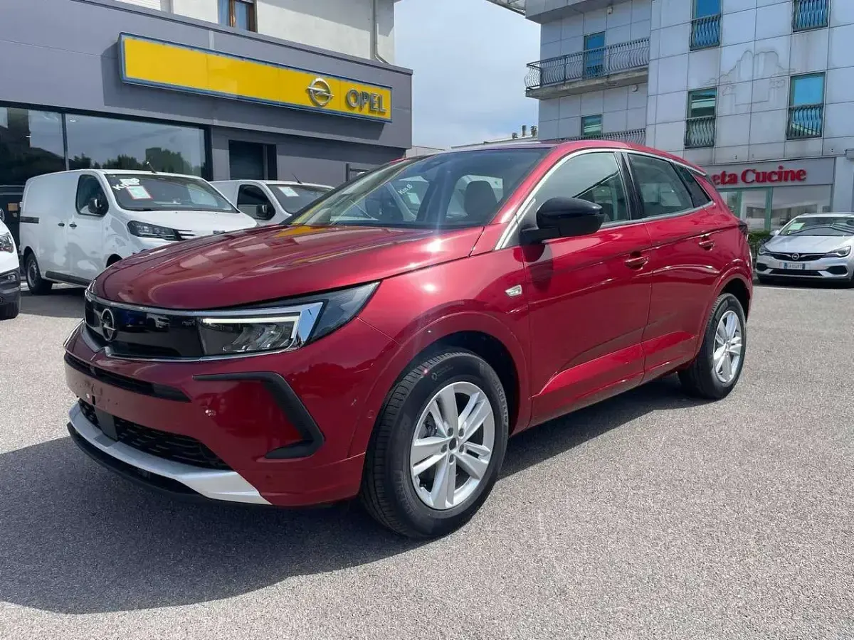 Usata Opel Grandland X Edition 131 CV (96 kW) 2024 Karmin red SUV