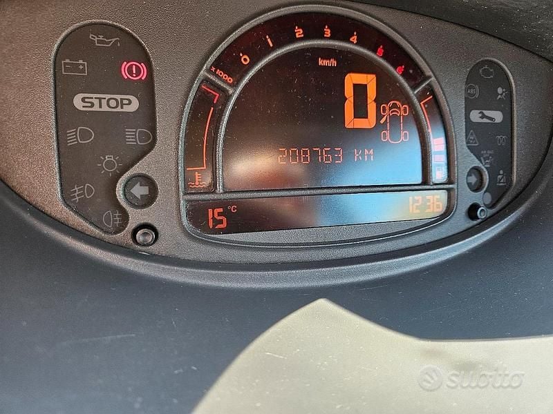 Usata Renault Modus Dynamique 85 CV (62 kW) 2005 Verde Monovolume