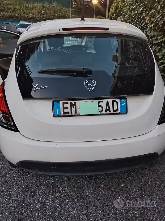 Usata Lancia Ypsilon 69 CV (50 kW) 2012 Bianco Utilitaria