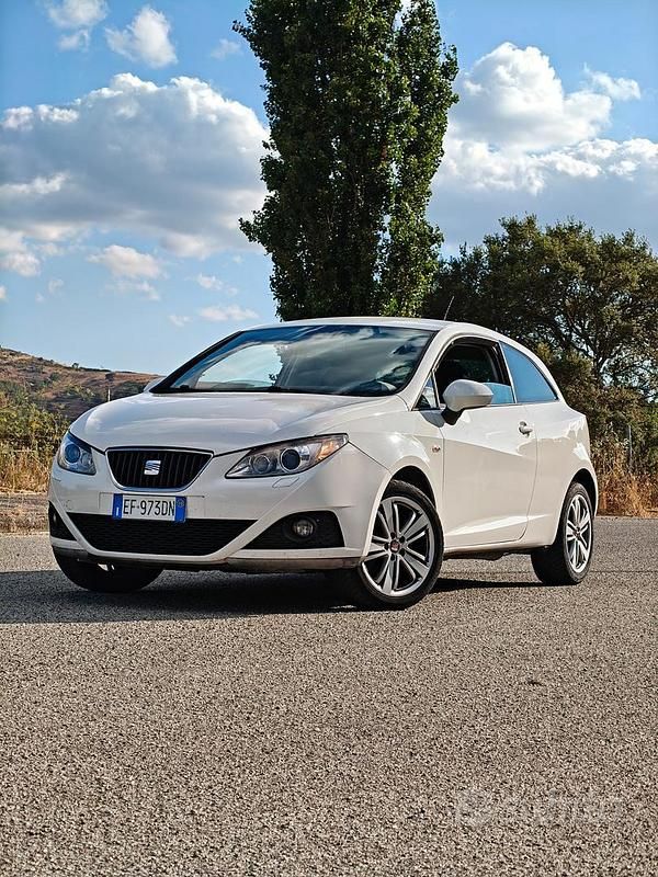 Bianco Usata 2010 Seat Ibiza | 3599 € - Immagine 1/4
