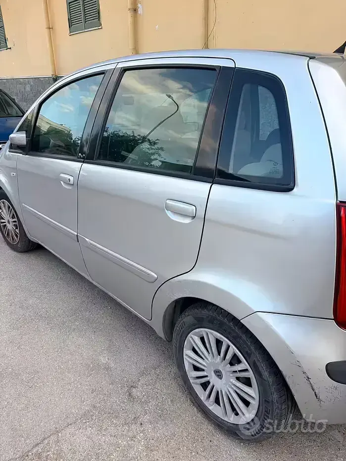 Usata Lancia Musa 95 CV (69 kW) 2005 Grigio Monovolume