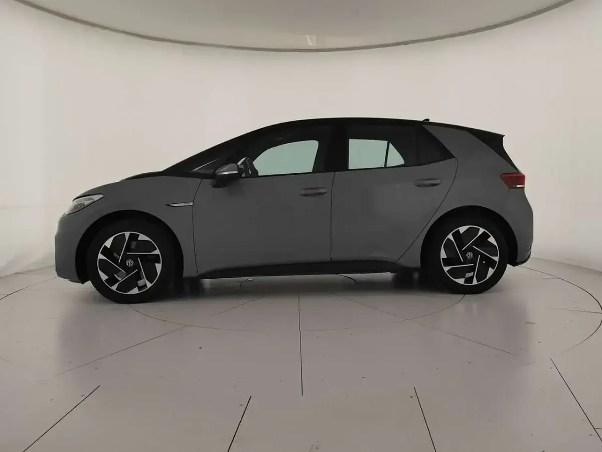 Usata VW ID.3 Pro Performance 150 kW (204 CV) 2023 Moonstone grey nero Utilitaria