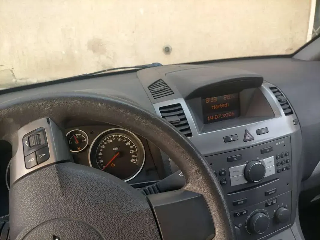 Usata Opel Zafira Edition 94 CV (69 kW) 2007 Grigio Monovolume