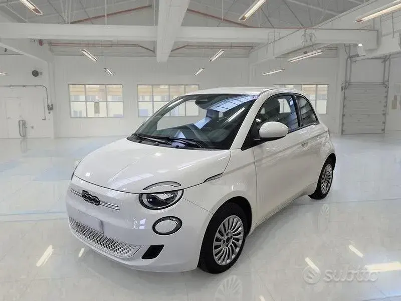 Usata Fiat 500e Action 42 kW (58 CV) 2022 Bianco Berlina