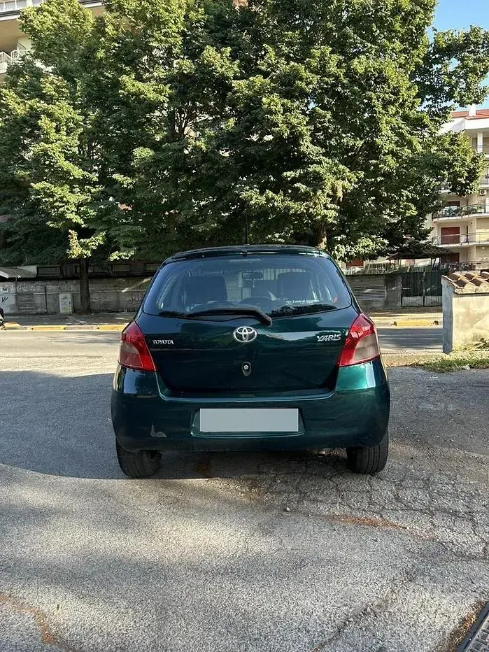 Usata Toyota Yaris 87 CV (63 kW) 2006 Verde Berlina