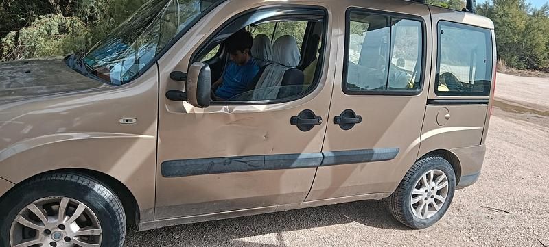 Usata Fiat Doblò 69 CV (50 kW) 2006 Marrone Monovolume