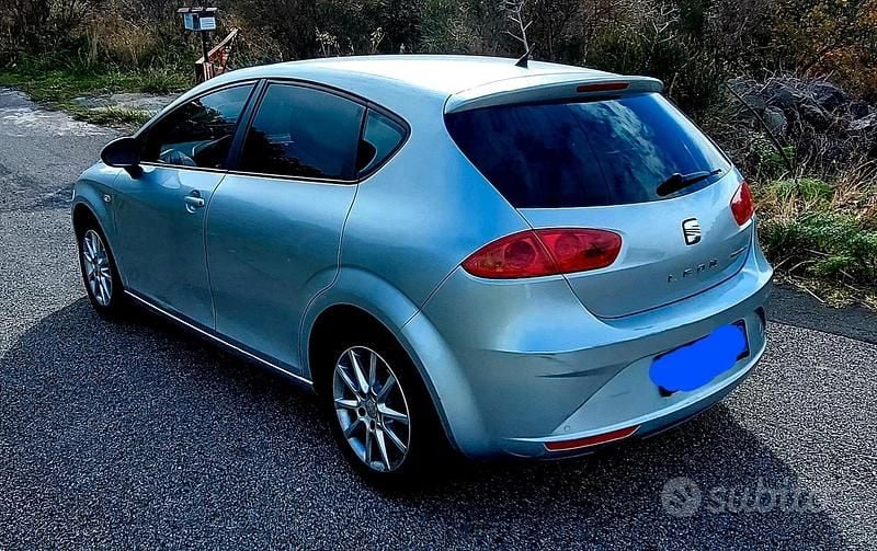 Grigio Usata 2011 Seat Leon Sport Tre volumi | 3300 € (Super prezzo) - Immagine 1/4