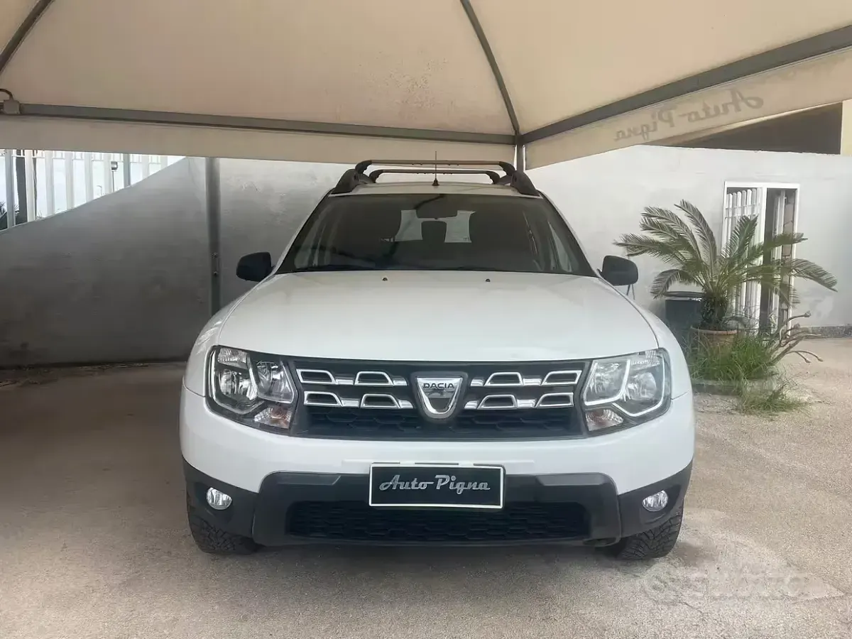 Usata Dacia Duster Lauréate 90 CV (66 kW) 2016 Bianco SUV