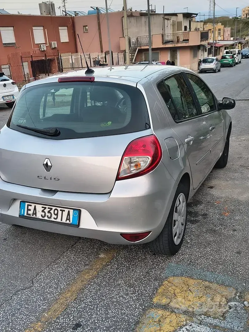 Usata Renault Clio 75 CV (55 kW) 2012 Grigio Utilitaria